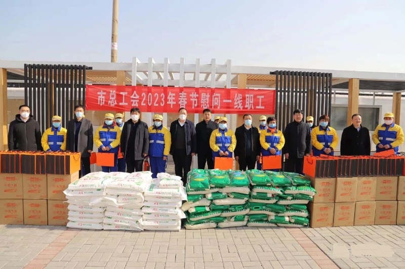 鄒城市人民政府工作動態 市領導深入基層走訪慰問環衛工人，推進環境衛生公共設施安裝服務