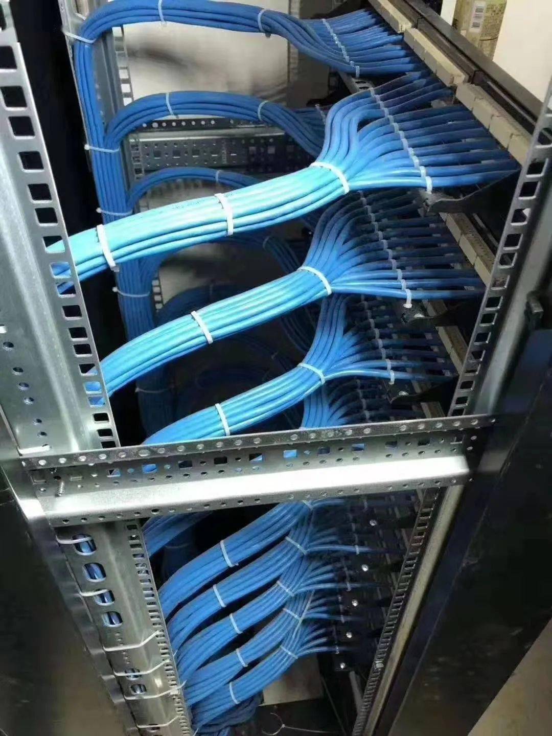 濟南水電維修安裝工程隊的綜合布線弱電間現場與計算機系統集成