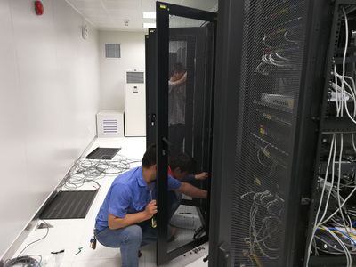 我校順利完成中心機房搬遷與網絡工程安裝工作